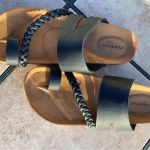 Maurices lily strap toe loop sandal, size 9